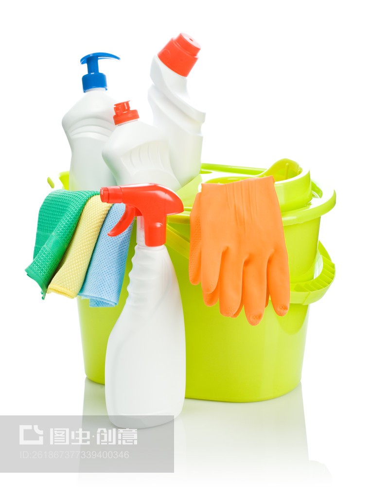 黃色清潔桶中的美發用品 跨界實用與便捷